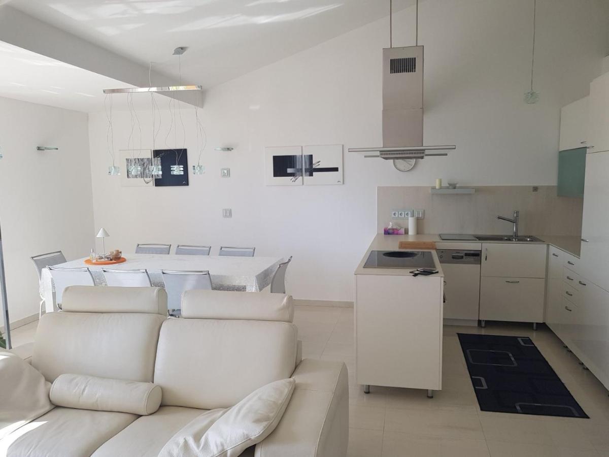 Apartments Fontana Zambratija Екстер'єр фото