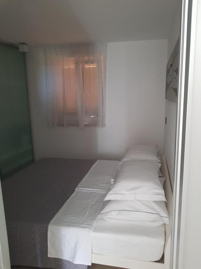 Apartments Fontana Zambratija Екстер'єр фото
