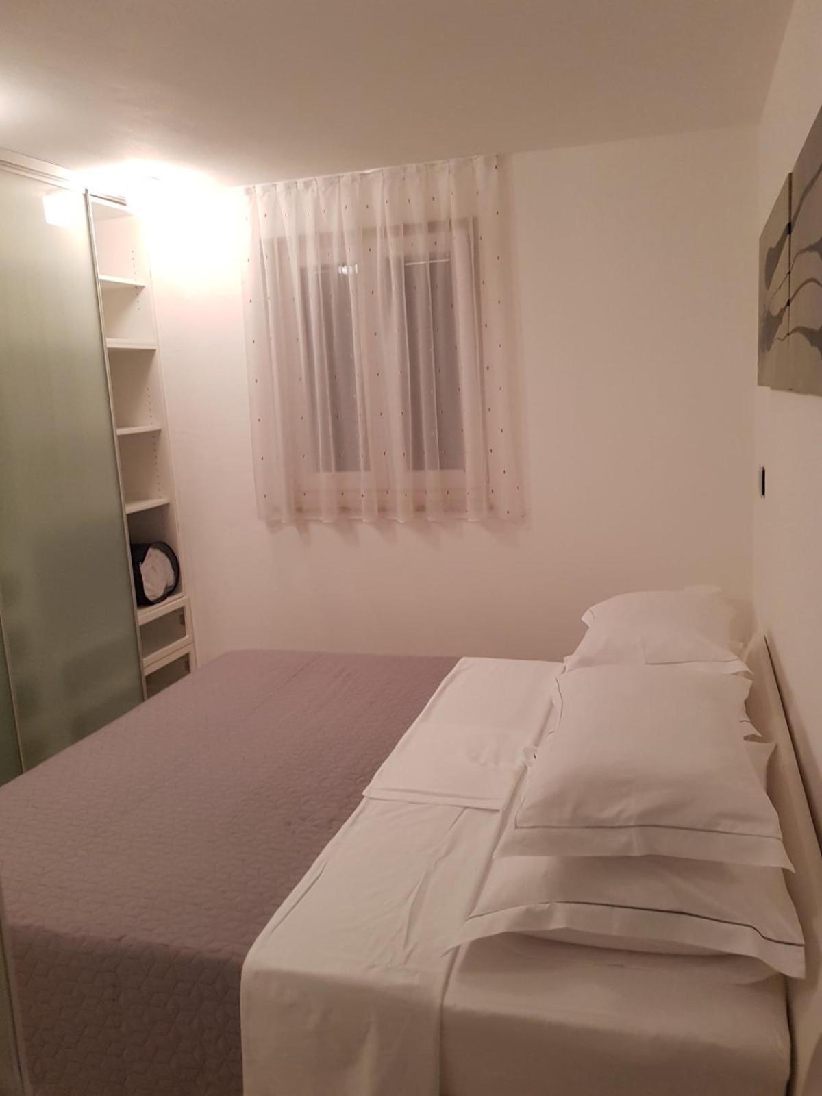 Apartments Fontana Zambratija Екстер'єр фото